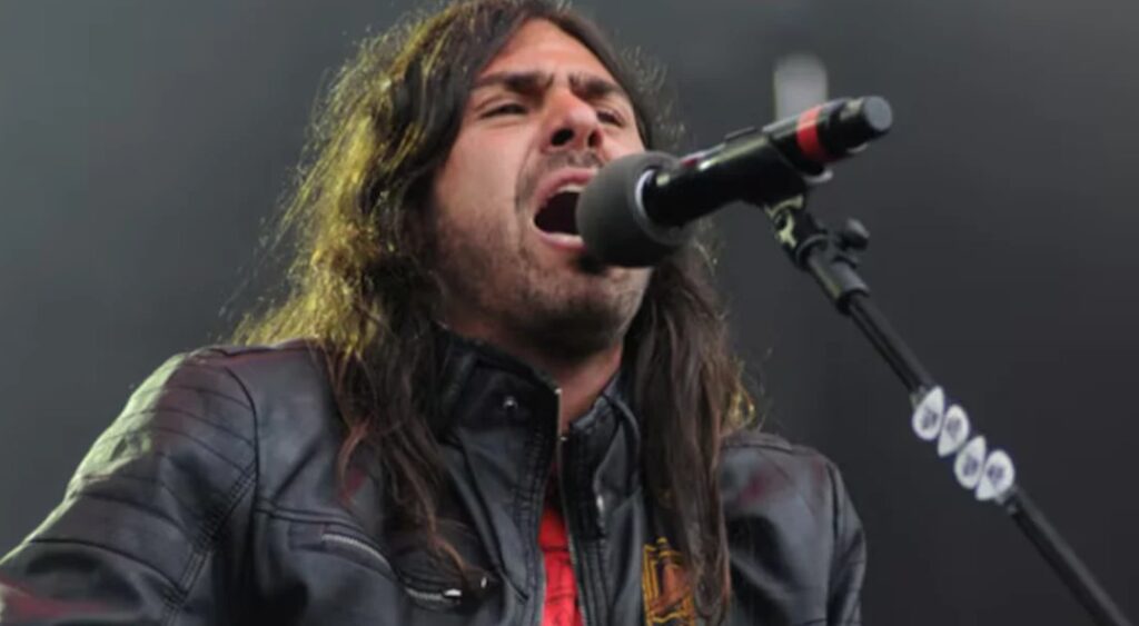 Lee más sobre el artículo Denunciaron al cantante de La Mancha de Rolando por pelearse con un motociclista en la autopista