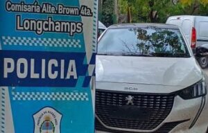 Lee más sobre el artículo Longchamps: Por un lector de patentes, recuperaron un auto y detuvieron a tres ladrones