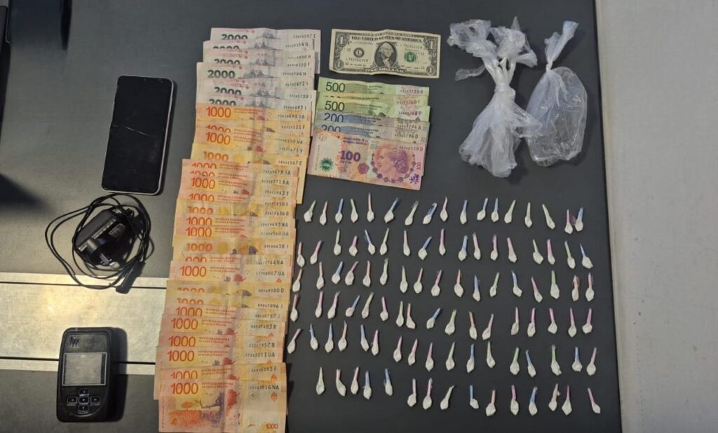 Lee más sobre el artículo Drogas, sobornos y tobilleras: cinco detenidos en la Villa 31