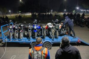 Lee más sobre el artículo Operativo de seguridad en Don Orione: 60 motos secuestradas y 3 comercios clausurados