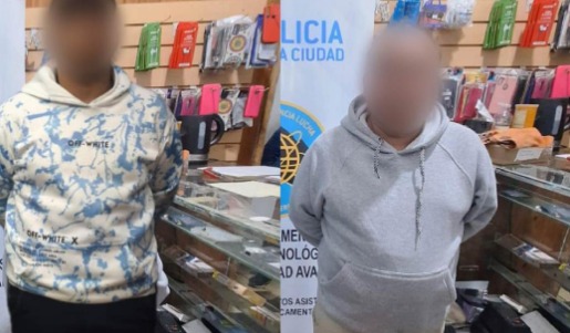 En este momento estás viendo Flores: Escondían celulares robados en la basura y fueron detenidos