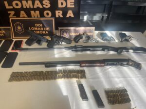 Lee más sobre el artículo Golpe a la barra de Los Andes: Dos detenidos, y droga arma secuestradas