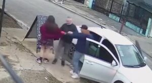 Lee más sobre el artículo Budge: Encañonan a un padre y a su hija para robarles el auto