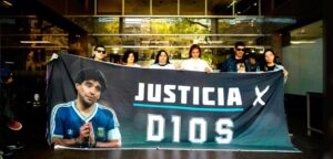 Lee más sobre el artículo Tras el escándalo de la jueza Makintach, declaran nulo el juicio por la muerte de Maradona
