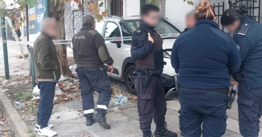 En este momento estás viendo Banfield: Un hombre se descompensó, chocó un poste y murió