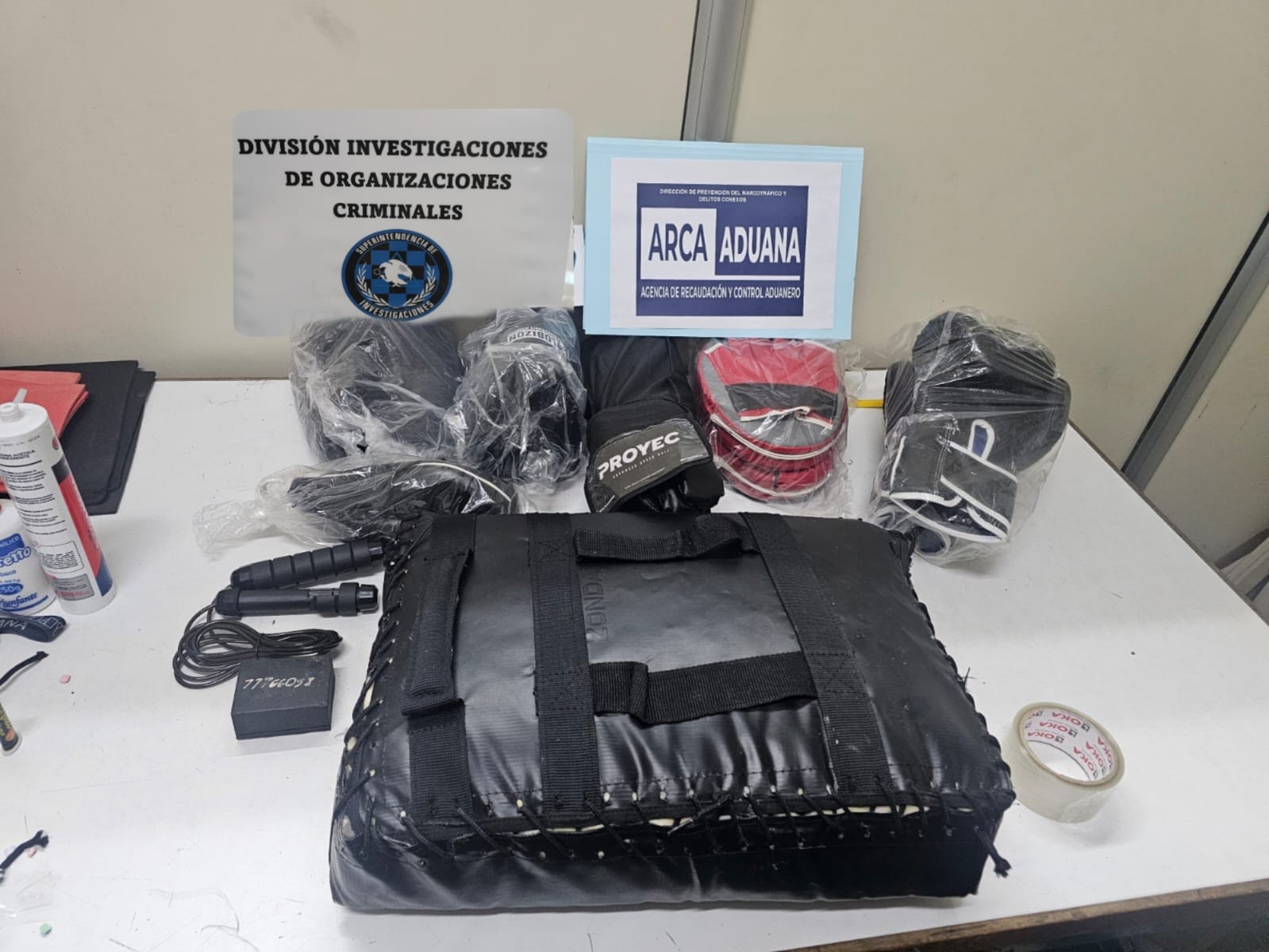 En este momento estás viendo Querían enviar éxtasis en guantes y bolsas de boxeo a Europa y fueron detenidos