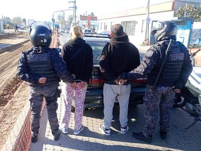 En este momento estás viendo Burzaco: Por las cámaras de monitoreo, detuvieron a delincuentes que iban en un auto robado