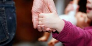 Lee más sobre el artículo Provincia: Buscan familias para cuidar a niños y adolescentes en situación de vulnerabilidad