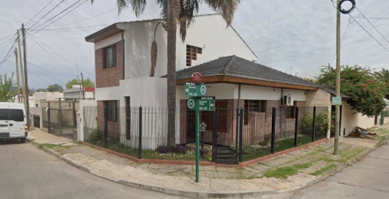 En este momento estás viendo Merlo: Rompieron una reja con una barreta y golpearon a un matrimonio mientras dormía