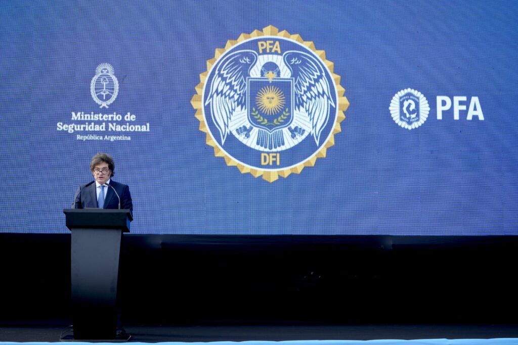 Lee más sobre el artículo Milei presentó la reestructuración de la Policía Federal con el FBI como modelo