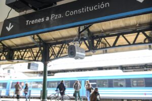 Lee más sobre el artículo Amenazaron con volar los andenes de Lomas y Lanús si no liberan a Cristina