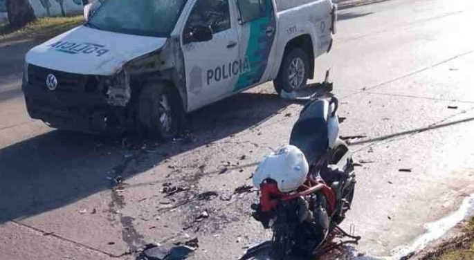En este momento estás viendo Quilmes: Un joven motociclista murió al impactar contra un patrullero