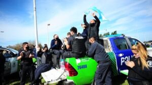 Lee más sobre el artículo ¿Por qué los policías bonaerenses no pueden formar sindicatos? Claves de una prohibición que sigue vigente