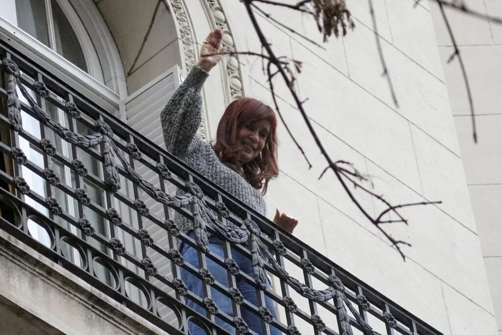 Lee más sobre el artículo Cristina criticó a la Corte tras el sobreseimiento de un ex cura condenado por abusos