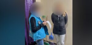 Lee más sobre el artículo Un allanamiento clave en Lanús permitió desbaratar una banda de «viudas negras»