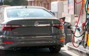 Lee más sobre el artículo Provincia: quieren prohibir la venta de combustibles para vehículos sin patente