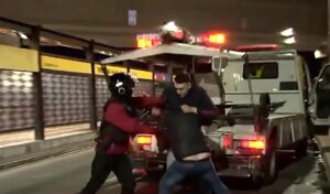 Lee más sobre el artículo Un control de tránsito derivó en un brutal pelea, en Palermo