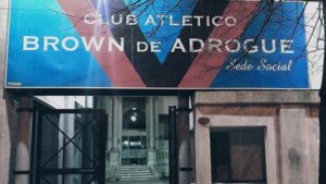Lee más sobre el artículo Brown de Adrogué echó a un DT de juveniles por enviar mensajes «comprometedores» a un jugador