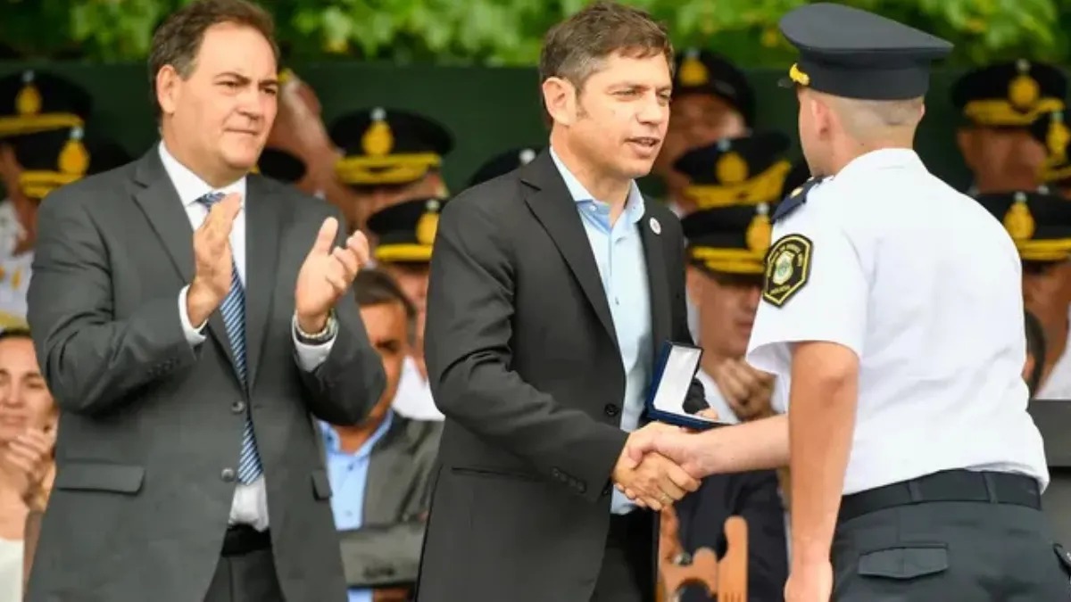 En este momento estás viendo Aseguran que los policías desplazados eran una «célula militante» de La Libertad Avanza
