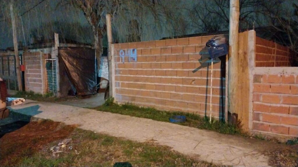 Lee más sobre el artículo Femicidio en Berisso: un hombre asesinó a balazos su pareja adelante de su hijo de 7 años