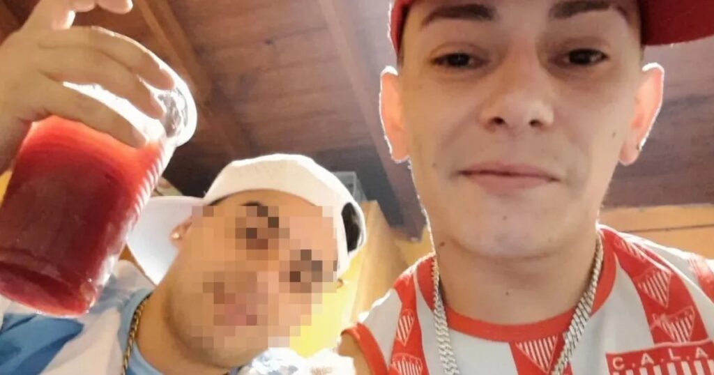 Lee más sobre el artículo Buscan a una mujer que participó del feroz crimen de un joven en Lomas