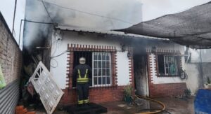 Lee más sobre el artículo Dos niñas se salvaron de milagro en un incendio, en Lomas