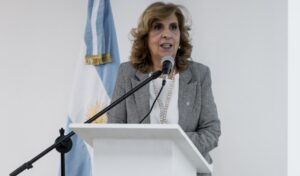 Lee más sobre el artículo La UNaB entregó el Honoris Causa a la jueza Penal Juvenil de Lomas, Marta Pascual