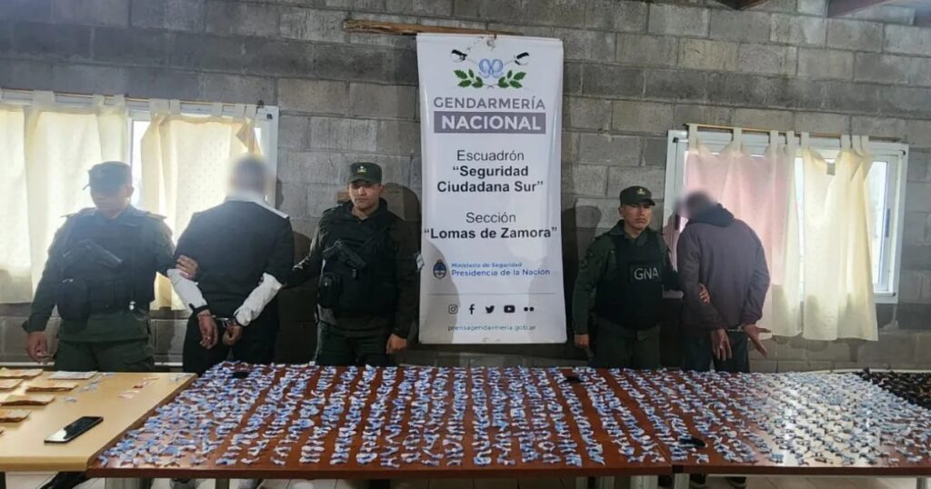 Lee más sobre el artículo Narcomenudeo en Budge: Dos detenidos y mil dosis de cocaína secuestradas