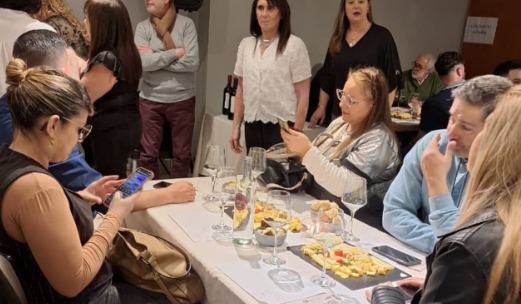 Lee más sobre el artículo Quilmes: La AJB celebró el Día del Abogado con una cata de vinos