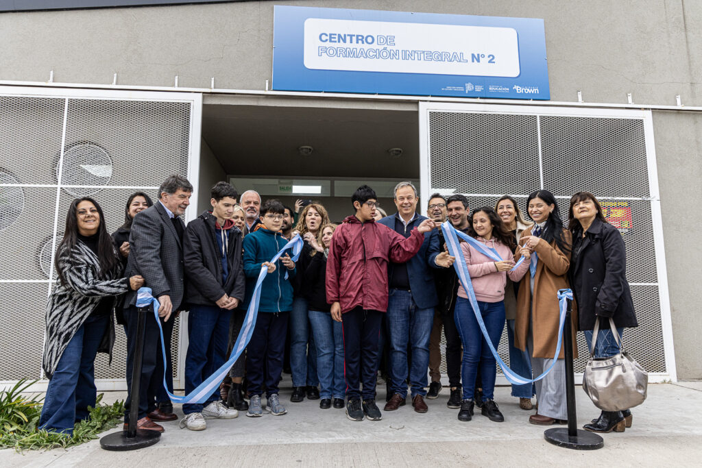 Lee más sobre el artículo Sileoni, Cascallares y Eichel inauguraron dos instituciones educativas en Brown