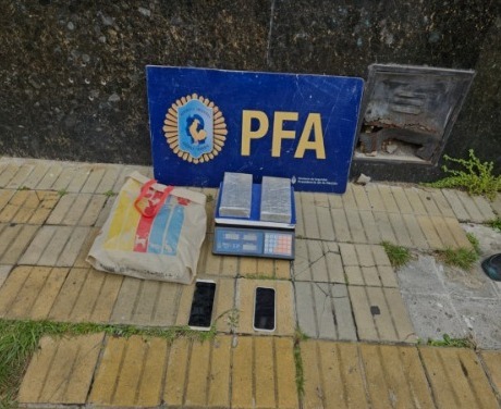 En este momento estás viendo Cayeron dos narcos en Avellaneda: Iban con 2 kilos de marihuana en una bolsa