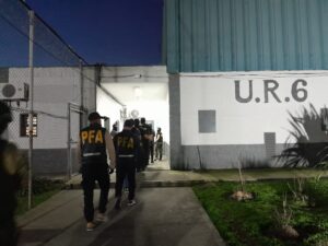Lee más sobre el artículo Abogado le prestaba el celular a narcos detenidos para que planifiquen delitos