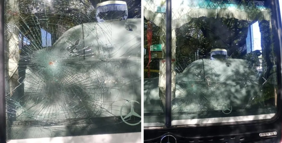 En este momento estás viendo Lomas: Una mujer frenó un colectivo y le destruyó el parabrisas de un piedrazo