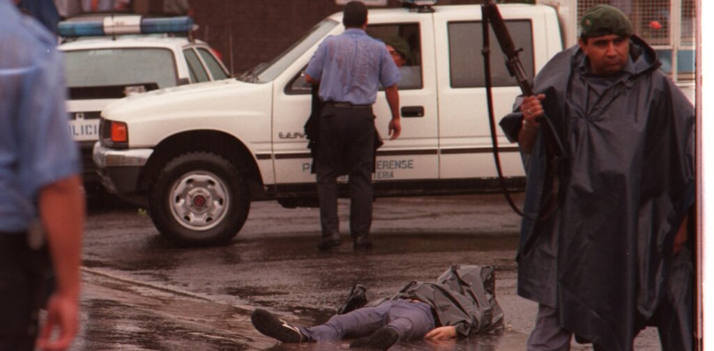 Lee más sobre el artículo La Masacre de Andreani: Una «ratonera» con nueve muertos que terminó impune