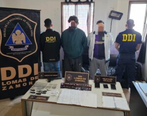 Lee más sobre el artículo Banfield: Policías y barras detenidos por la extorsión a una vendedora