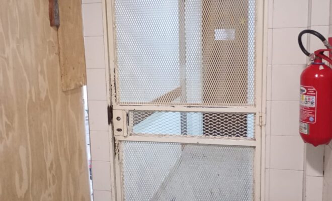 Lee más sobre el artículo Denuncian malas condiciones y tratos violentos en una clínica de Lanús