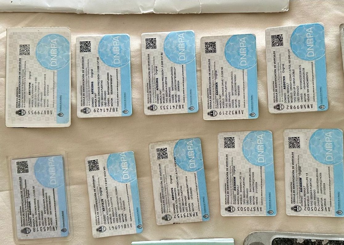 En este momento estás viendo Desbaratan una banda de gitanos que falsificaba documentación de autos