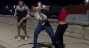 Lee más sobre el artículo Un chico fue asesinado en una pelea callejera: Todos filmaron, nadie separó