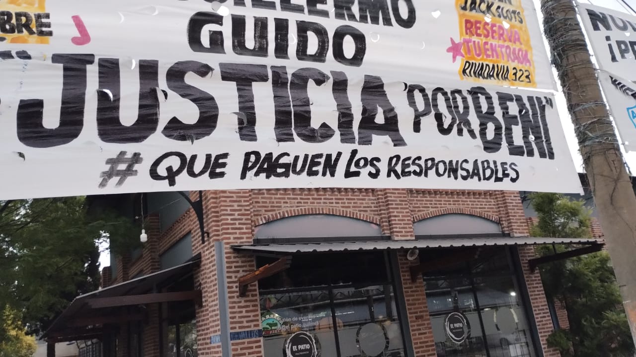 En este momento estás viendo Marcharon en reclamo de justicia por el chico que murió en Argentino de Quilmes