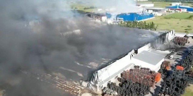 En este momento estás viendo Las consecuencias del incendio de Ezeiza: Más de 20 heridos y dos días de trabajo de los bomberos