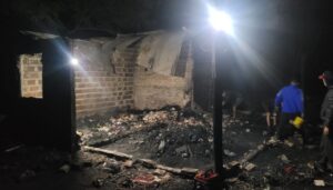 Lee más sobre el artículo Piden ayuda para una familia de Brown que perdió todo en un incendio