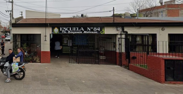 Lee más sobre el artículo San Martín: una maestra fue atacada a golpes por la madre de una alumna y podría perder un ojo