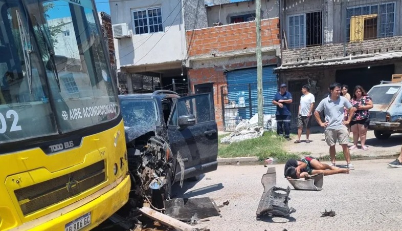 En este momento estás viendo Tremendo choque frente a la Unidad Penal de Lomas