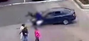 Lee más sobre el artículo Tres mujeres heridas al ser embestidas por un auto en el centro de Lanús