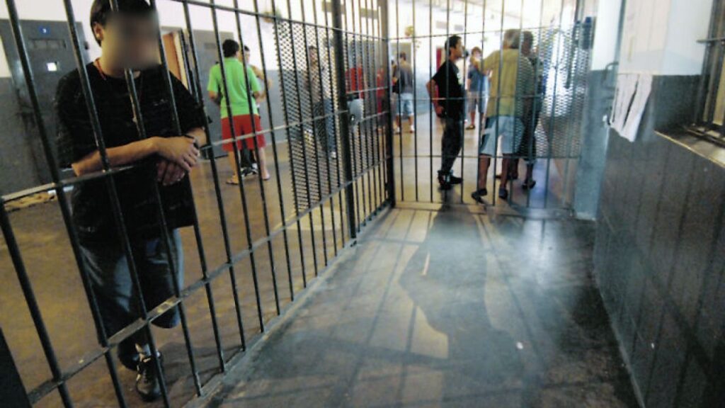 Lee más sobre el artículo Alertan por el crecimiento de la superpoblación en cárceles bonaerenses