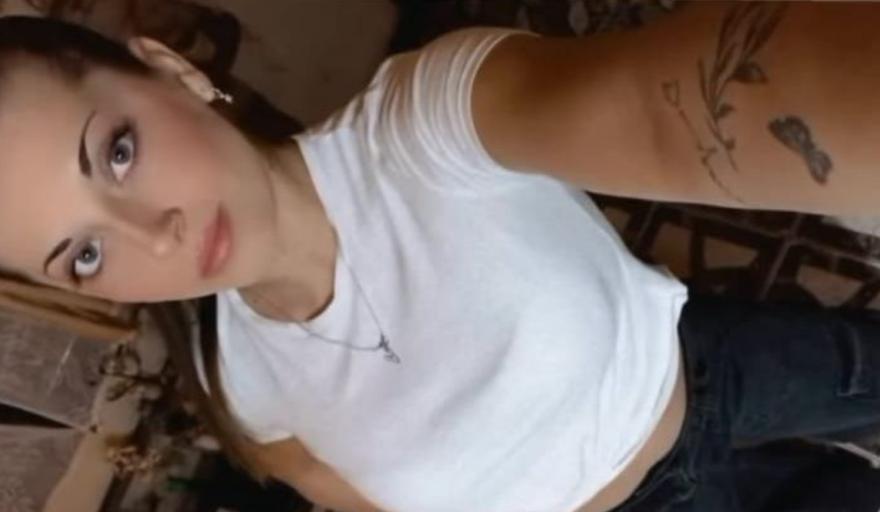 Lee más sobre el artículo La familia de Valentina Cepeda recibió el diploma de secundaria de la joven que murió en Burzaco