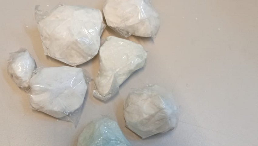 En este momento estás viendo Avellaneda: Atraparon a tres vendedores de cocaína en la calle