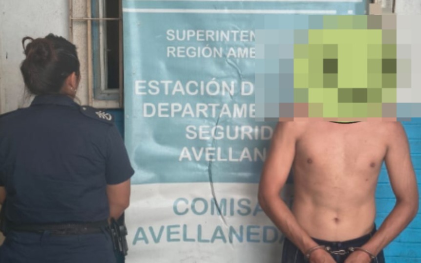 En este momento estás viendo Avellaneda: Detuvieron a un hombre cuando golpeaba en la calle a su pareja