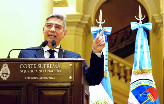 En este momento estás viendo Rosatti: “La emisión sin respaldo está en contra de la Constitución”