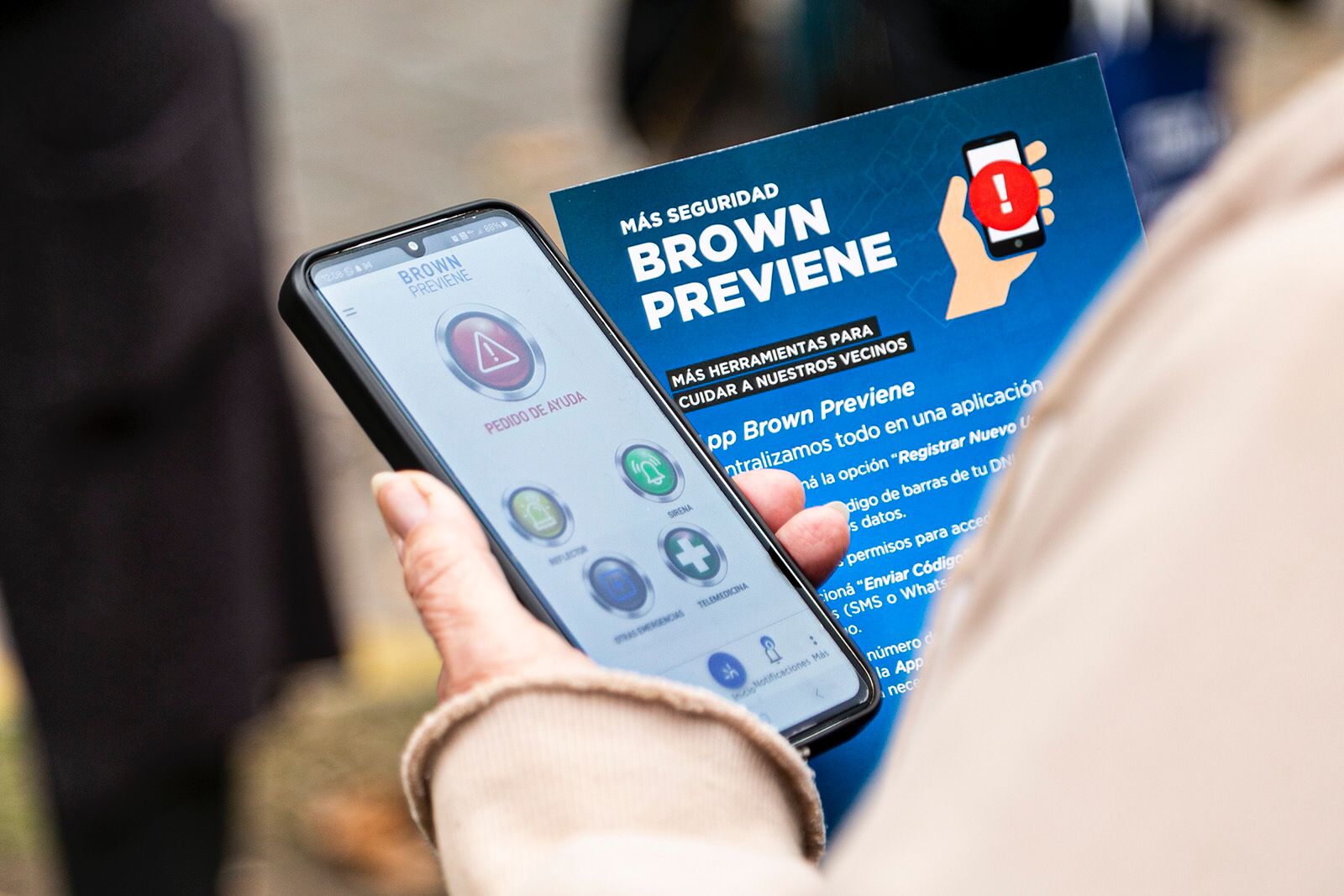 En este momento estás viendo Más de 55 mil vecinos ya usan la aplicación «Brown Previene»